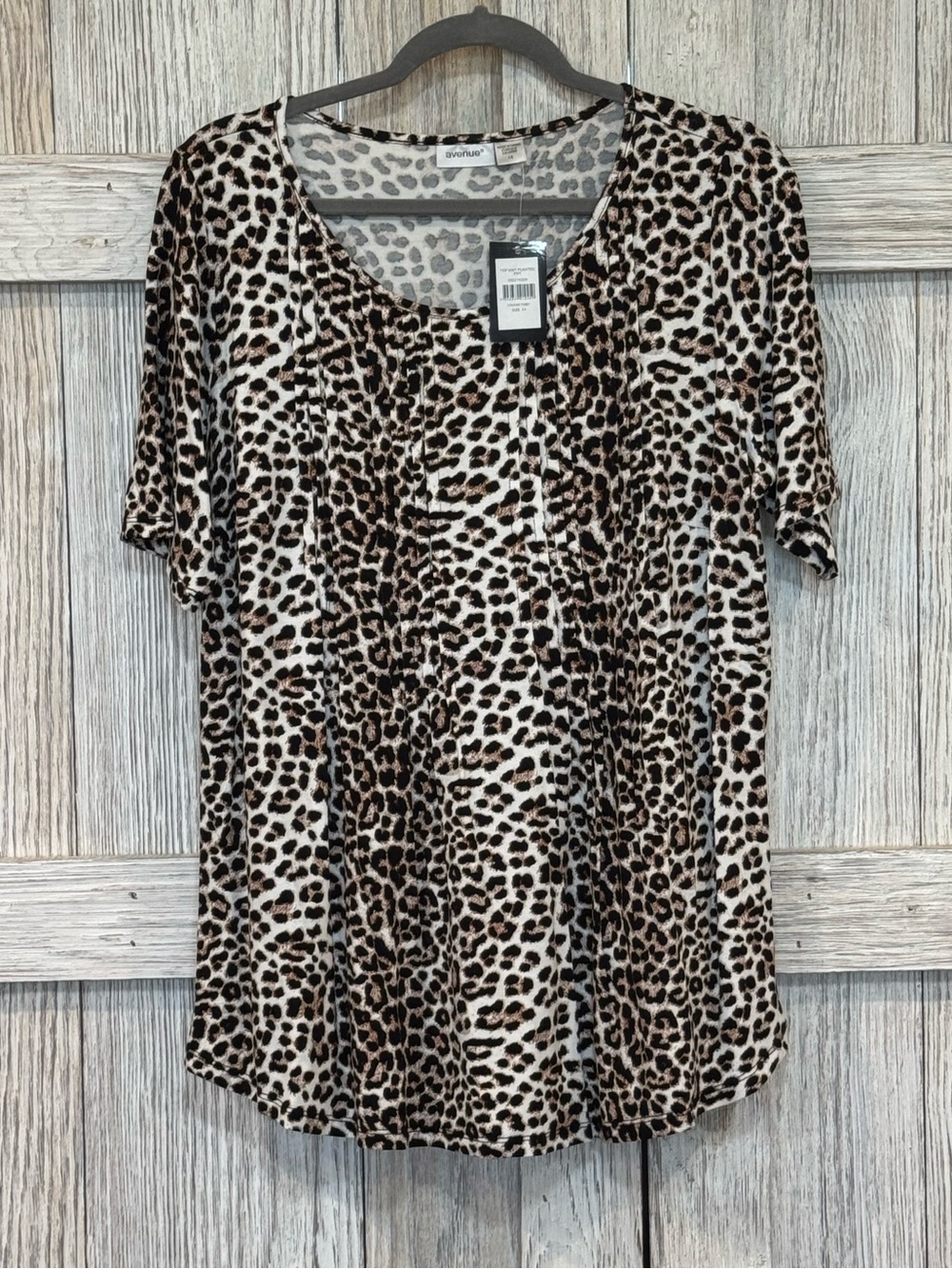 Avenue Leopard Scoop Neck Short Sleeve Top - Sz 14 NWT